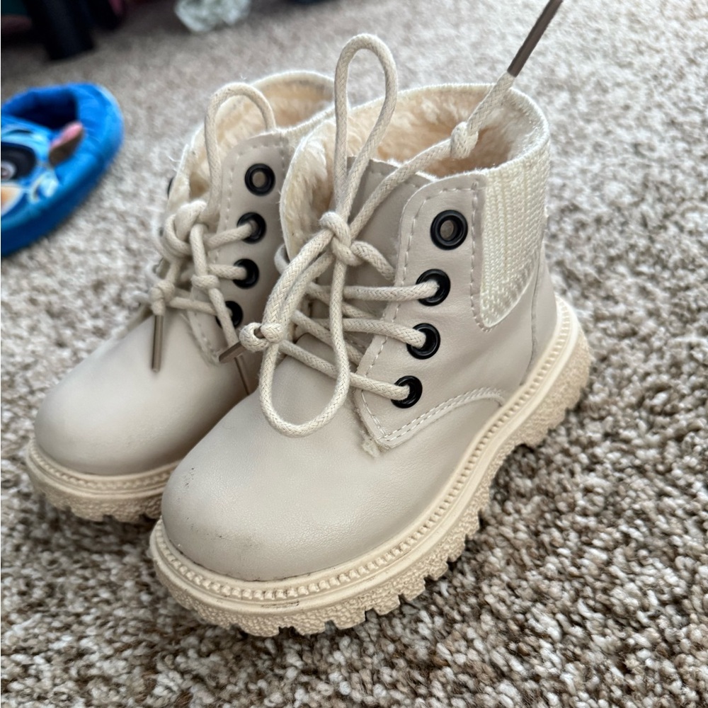 SHEIN Cream Chunky Sole Lace-Up Boots